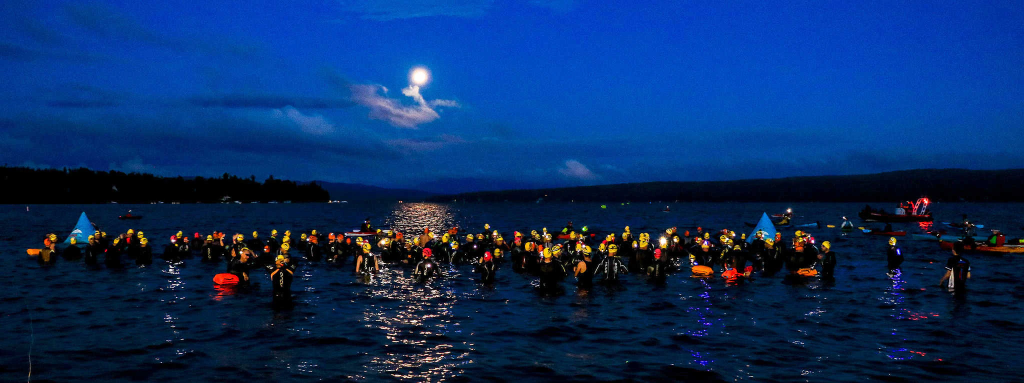 Départ nocturne du Triathlon Canada Man à Lac-Mégantic
